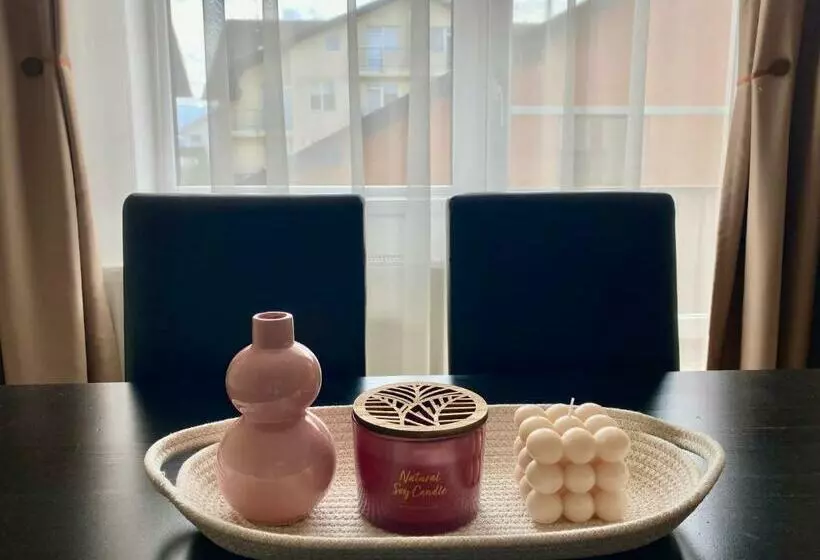 Wanderlust Home Cream, Rasnov Apt For 4, Wifi And Free Parking