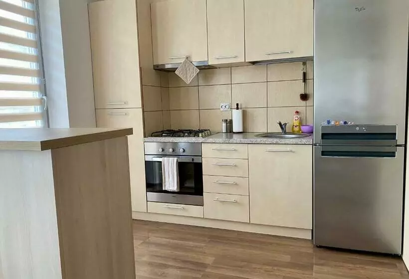 Wanderlust Home Cream, Rasnov Apt For 4, Wifi And Free Parking