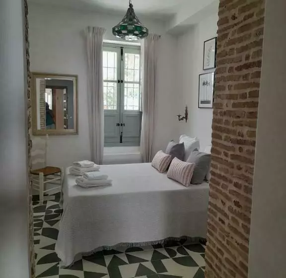 La Amara Farah   En El Casco Antiguo De Frigiliana