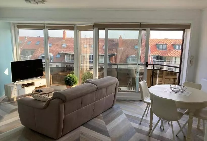 Cozy Panorama Flat By The Beach