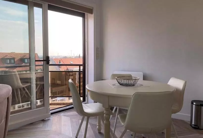 Cozy Panorama Flat By The Beach