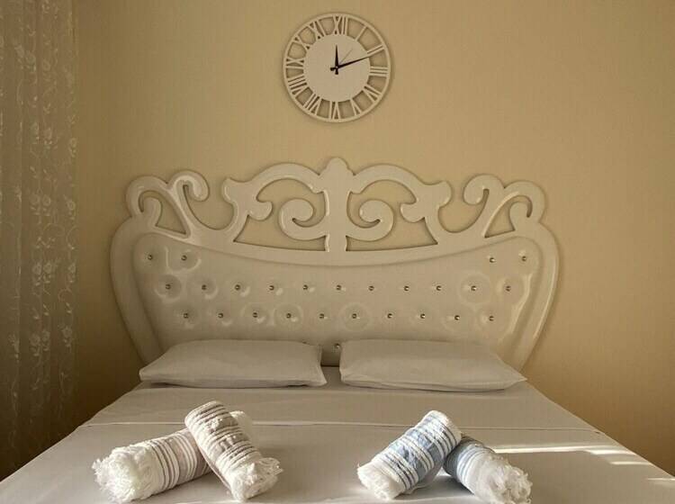 Cozy Villa With Backyard And Fireplace In Sapanca