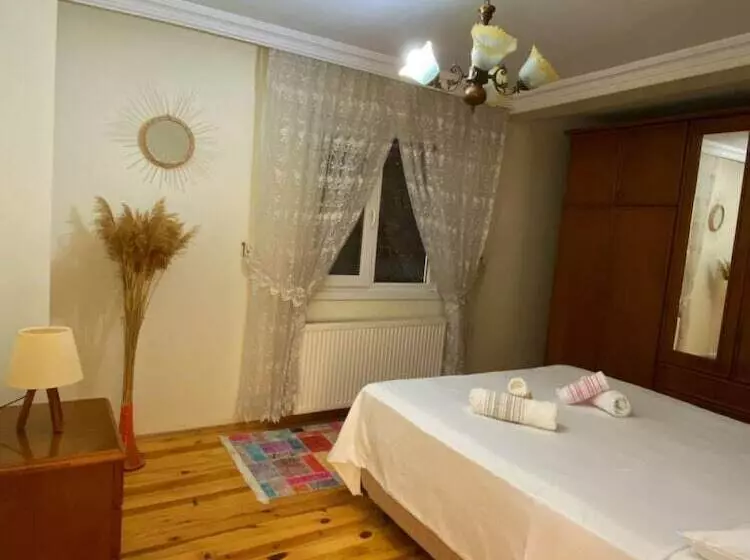 Cozy Villa With Backyard And Fireplace In Sapanca