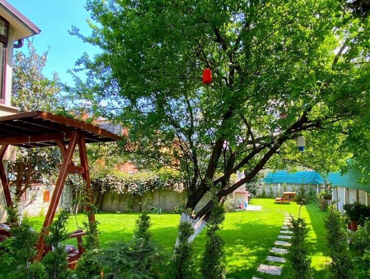 Cozy Villa With Backyard And Fireplace In Sapanca