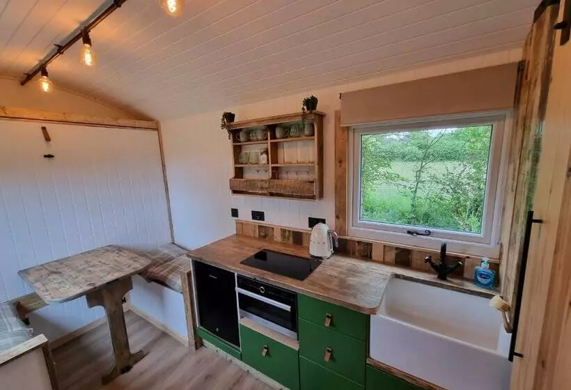 Rusty   Shepherds Hut Sleeps Up To 4