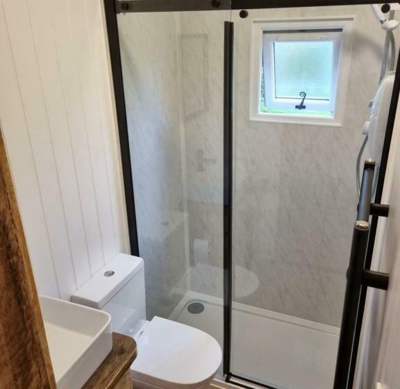 Rusty Shepherds Hut Sleeps Up To 4