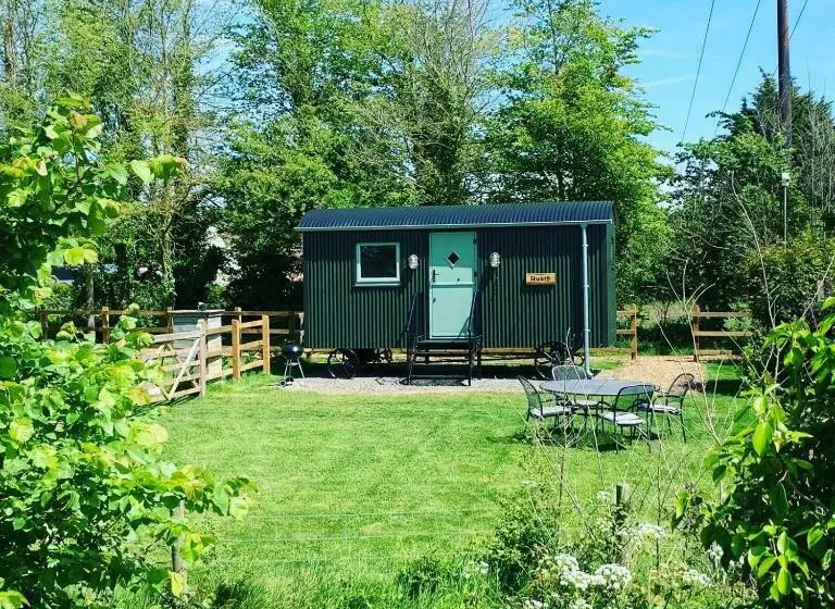 Rusty   Shepherds Hut Sleeps Up To 4
