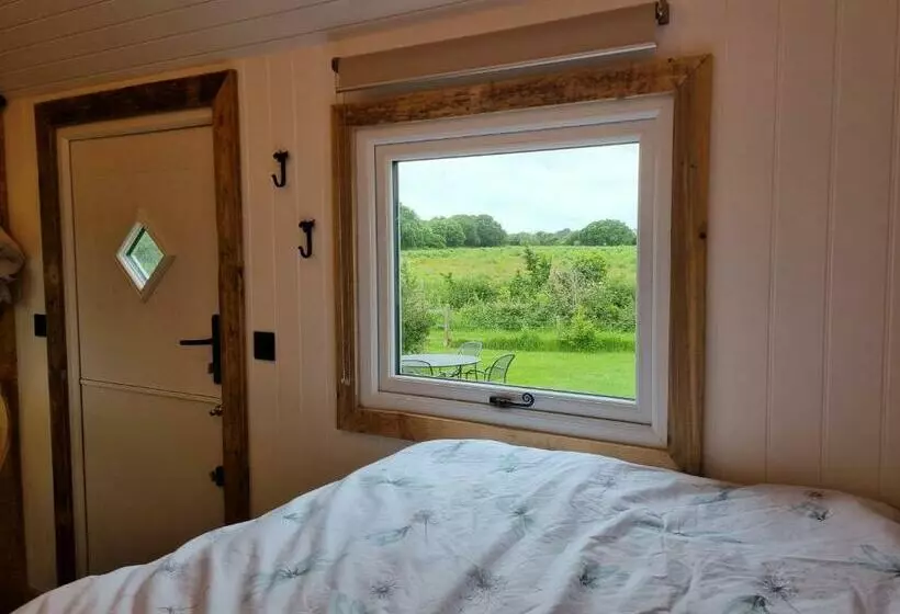 Rusty   Shepherds Hut Sleeps Up To 4
