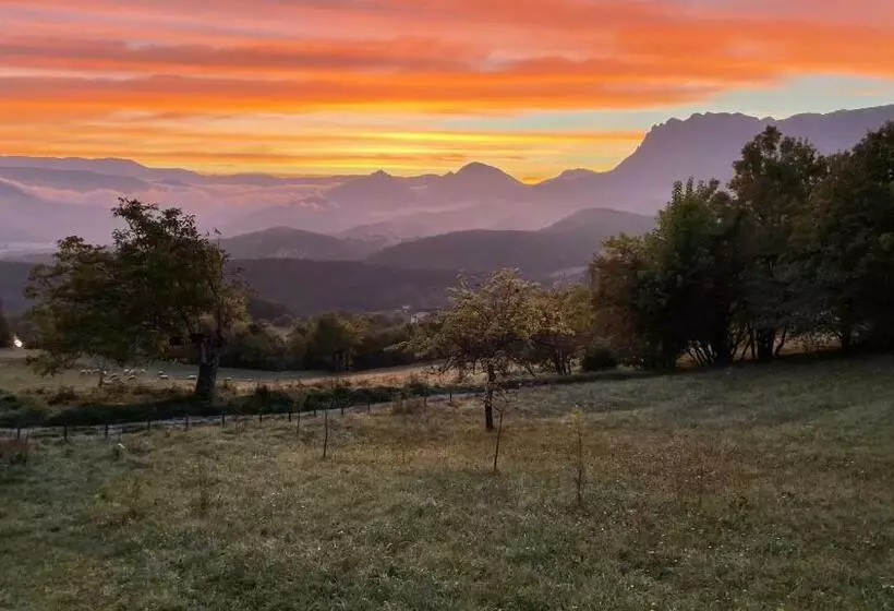 Gîtes Du Puyjovent   Côté Forêt   à 15 Minutes De Crest, Vue Panoramique, Calme