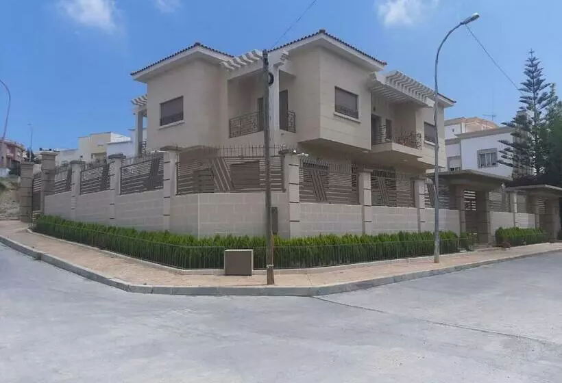 Luxury 9 Bed Villa, Pool,gym,spa,cinema,games Room