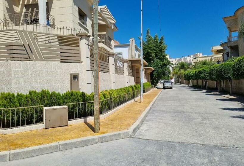 Luxury 9 Bed Villa, Pool,gym,spa,cinema,games Room