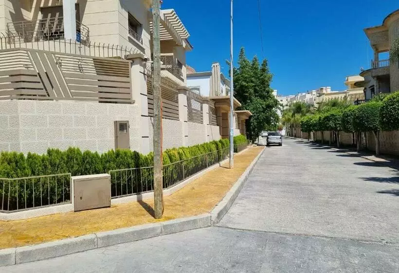 Luxury 9 Bed Villa, Pool,gym,spa,cinema,games Room
