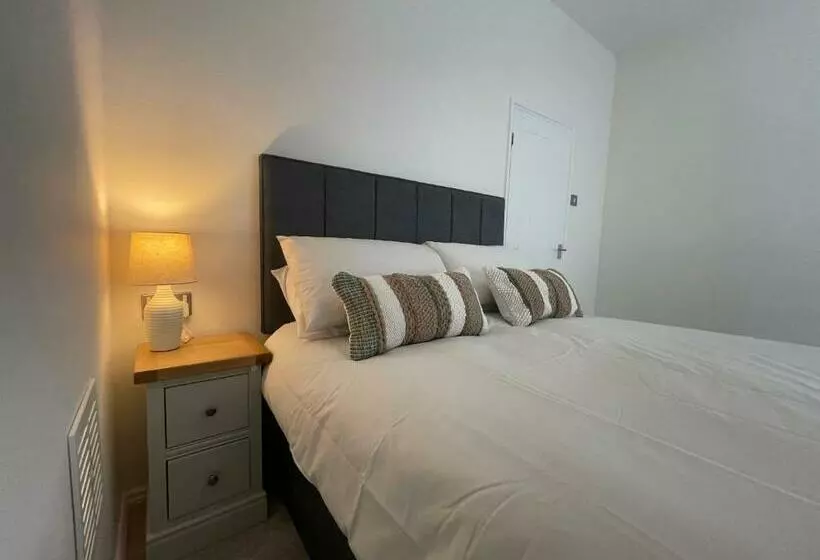 Refurbished 2 Bed House In The Perfect Location
