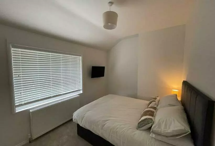 Refurbished 2 Bed House In The Perfect Location