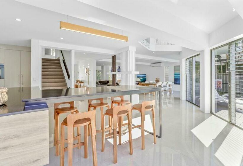 Sophisticated Waterfront Living, Noosaville