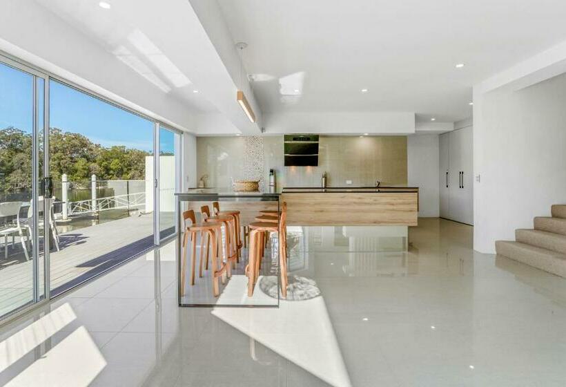 Sophisticated Waterfront Living, Noosaville