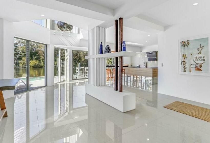 Sophisticated Waterfront Living, Noosaville