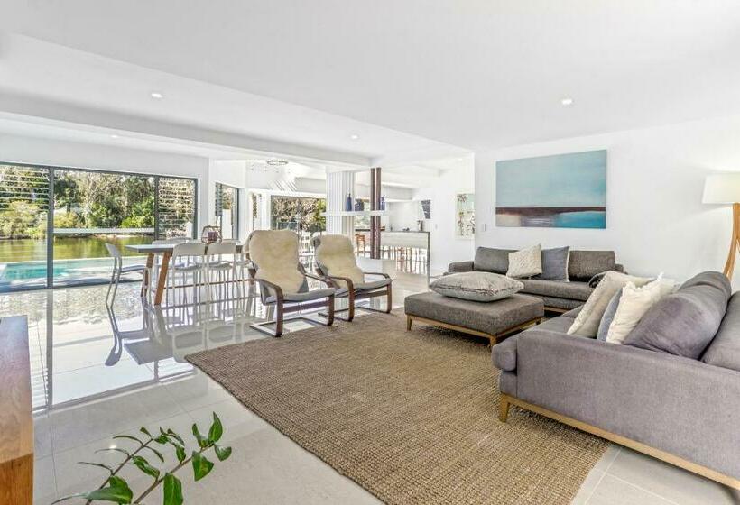 Sophisticated Waterfront Living, Noosaville