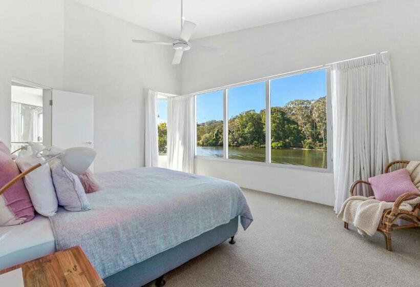 Sophisticated Waterfront Living, Noosaville