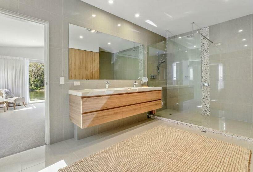 Sophisticated Waterfront Living, Noosaville