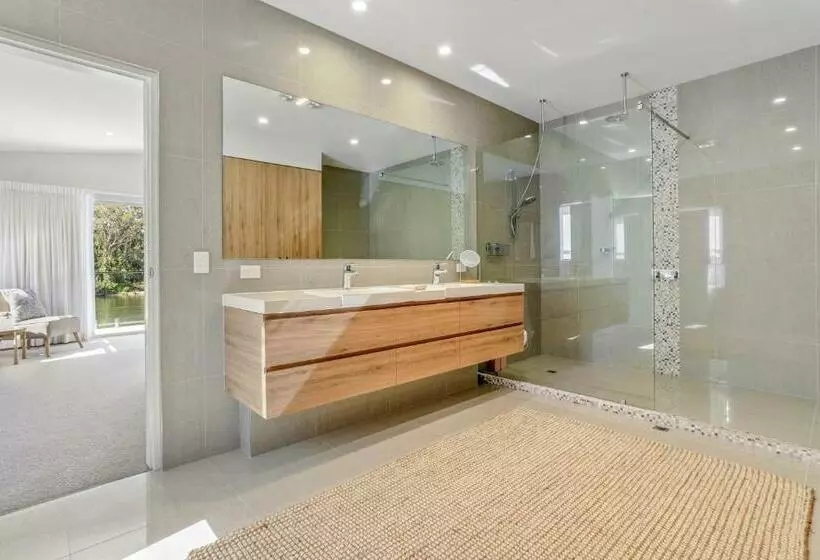 Sophisticated Waterfront Living, Noosaville