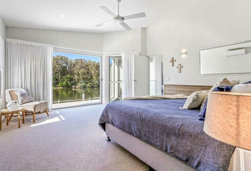 Sophisticated Waterfront Living, Noosaville