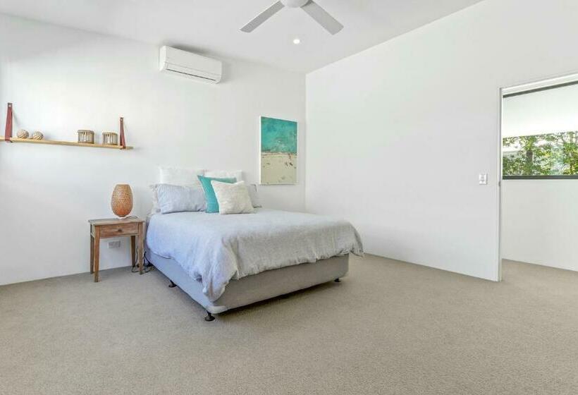 Sophisticated Waterfront Living, Noosaville