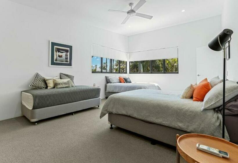 Sophisticated Waterfront Living, Noosaville