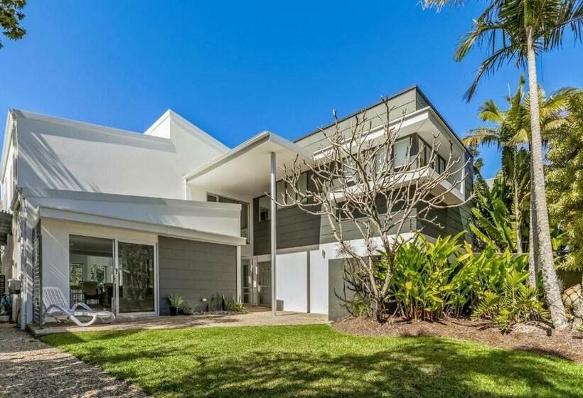 Sophisticated Waterfront Living, Noosaville