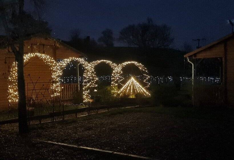 The Malvern Hills Courtyard Cabins