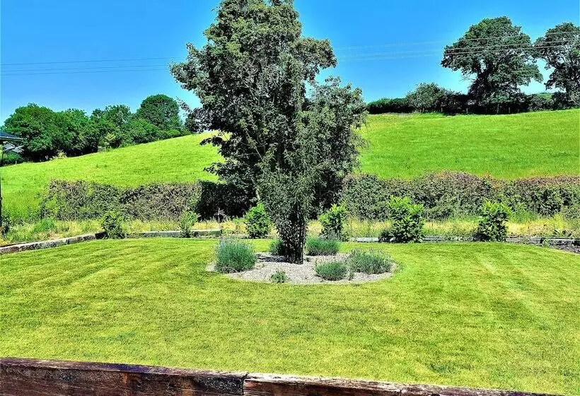 The Malvern Hills Courtyard Cabins