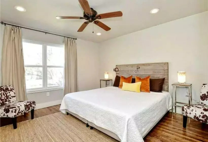 Private Pool & Hot Tub! Charming Hill Country Home Minutes To Wineries/shops!