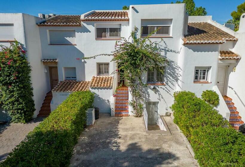 Villa Blanca Situated In A Luxurious Spa Resort