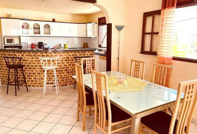 Villa En Bord De Mer A Le Gosier Avec Vue Magnifique