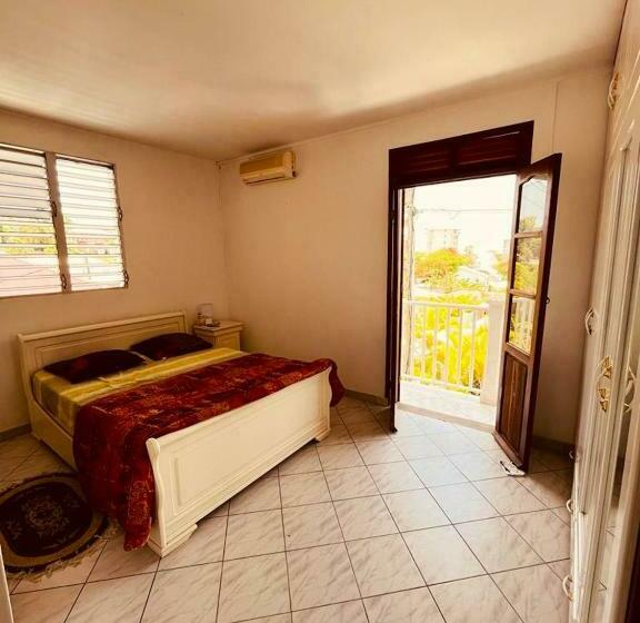 Villa En Bord De Mer A Le Gosier Avec Vue Magnifique