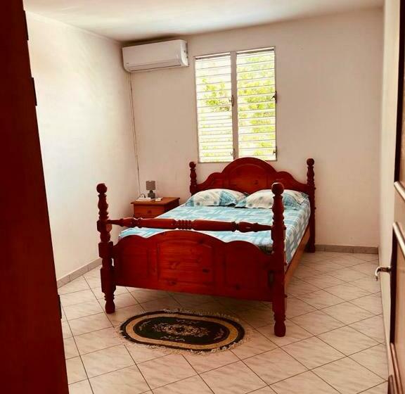 Villa En Bord De Mer A Le Gosier Avec Vue Magnifique