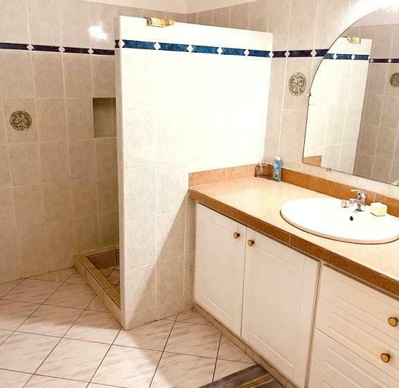 Villa En Bord De Mer A Le Gosier Avec Vue Magnifique