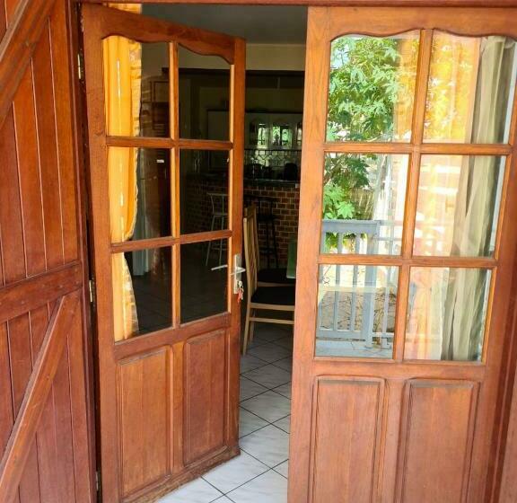 Villa En Bord De Mer A Le Gosier Avec Vue Magnifique