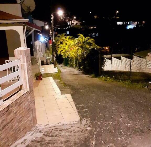 Villa En Bord De Mer A Le Gosier Avec Vue Magnifique