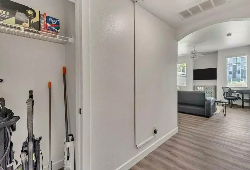 Gorgeous Ground Floor Unit Attached Garage