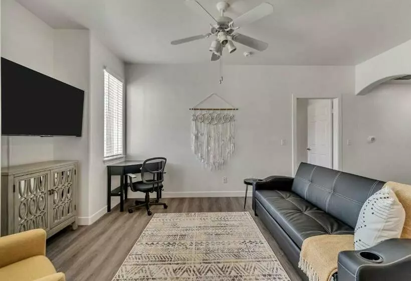 Gorgeous Ground Floor Unit Attached Garage