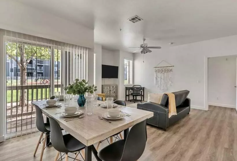 Gorgeous Ground Floor Unit Attached Garage