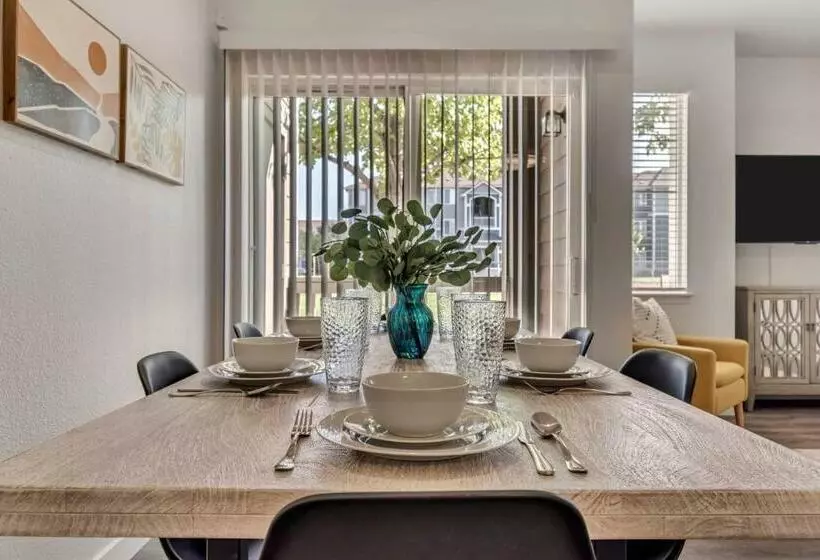 Gorgeous Ground Floor Unit Attached Garage