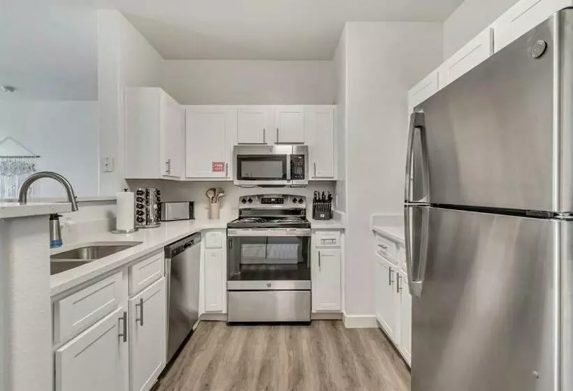 Gorgeous Ground Floor Unit Attached Garage