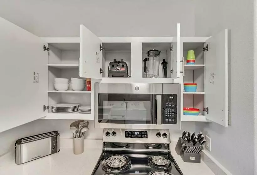 Gorgeous Ground Floor Unit Attached Garage