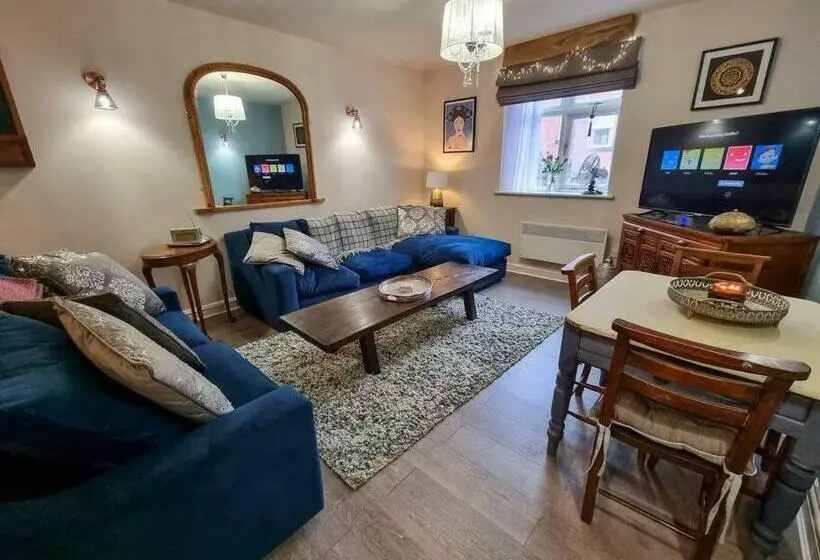 Stunning Luxury Vintage Duplex With Parking