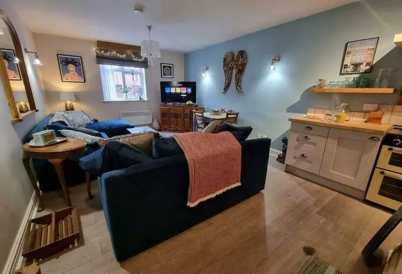 Stunning Luxury Vintage Duplex With Parking