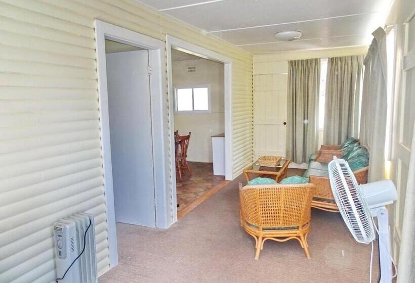 Bundi Hat Head Bring Your Own Linen