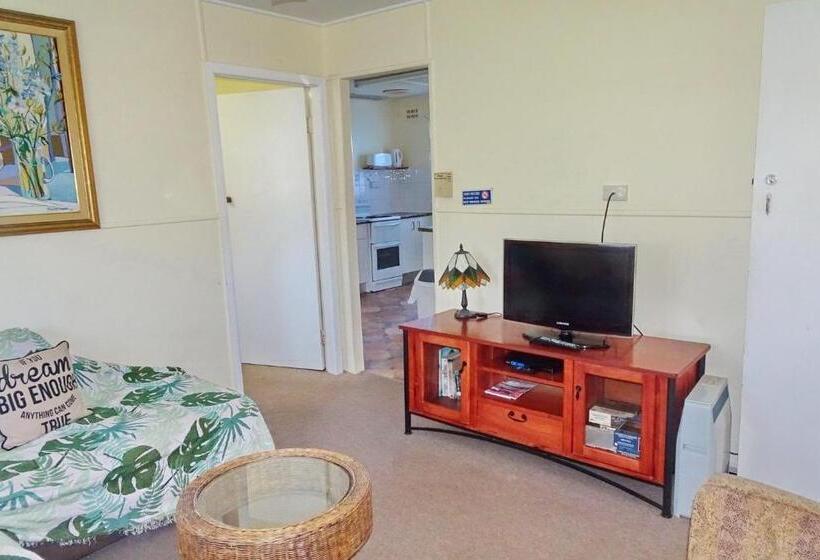 Bundi Hat Head Bring Your Own Linen