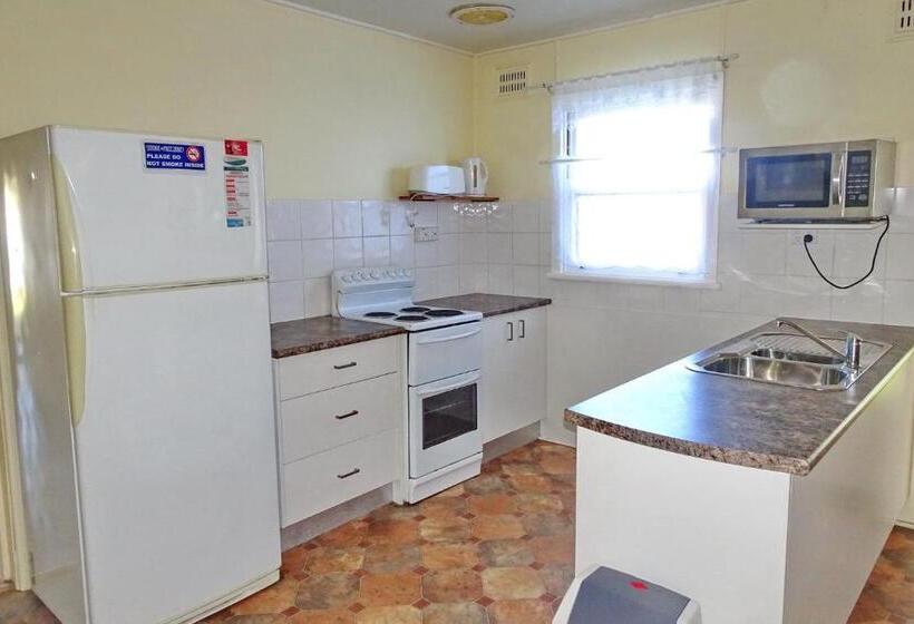 Bundi Hat Head Bring Your Own Linen